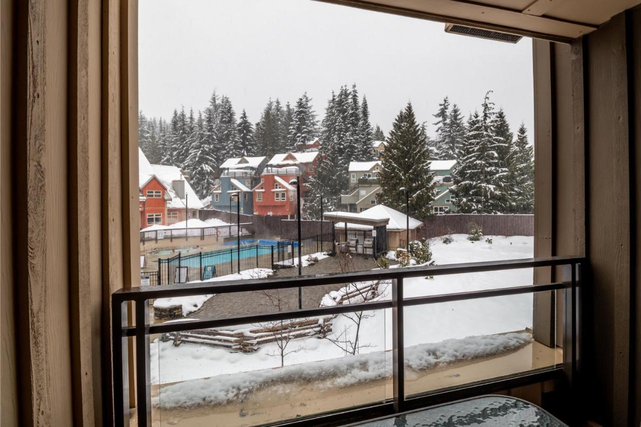 Апартаменты Slopeside Whistler Creek Экстерьер фото